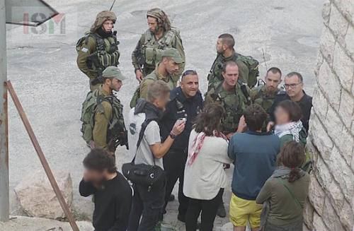 Les défenseurs internationaux des droits de l'homme arrêtés et expulsés tandis que l'armée d'occupation transforme Hébron en ghetto